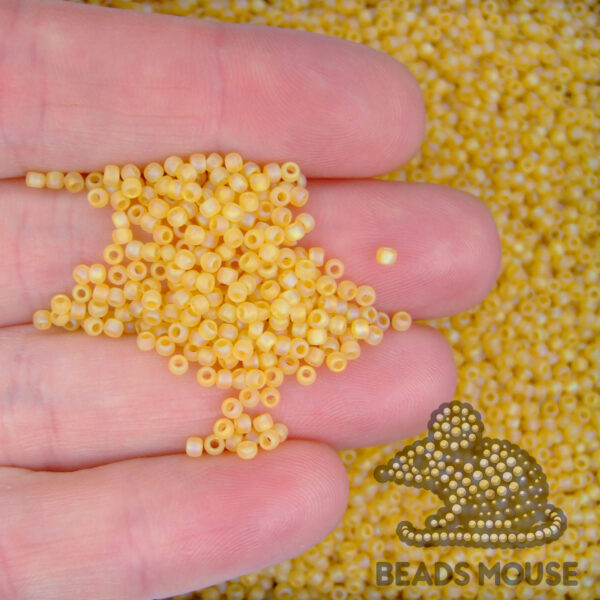 TOHO Seed Beads 162F Transparent Frosted Light Topaz Rainbo beadsmouse.co.uk 04
