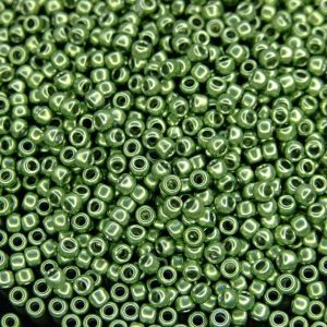 TOHO Seed Beads YPS0083 HYBRID ColorTrends Metallic Greenery 8/0 beads mouse