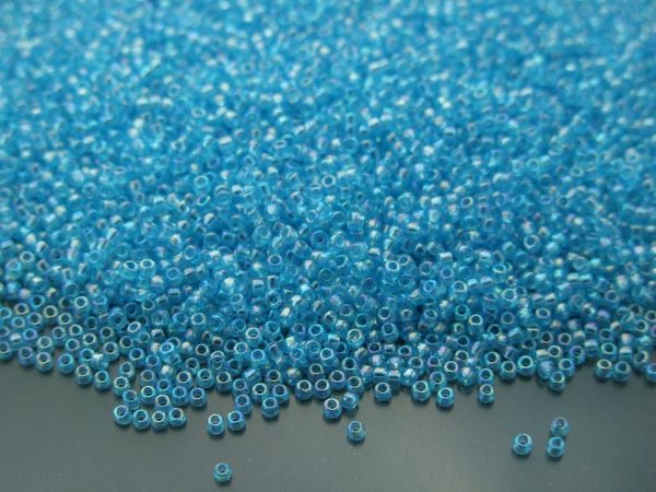TOHO Seed Beads 163 Transparent Aquamarine Rainbow 15/0 beads mouse