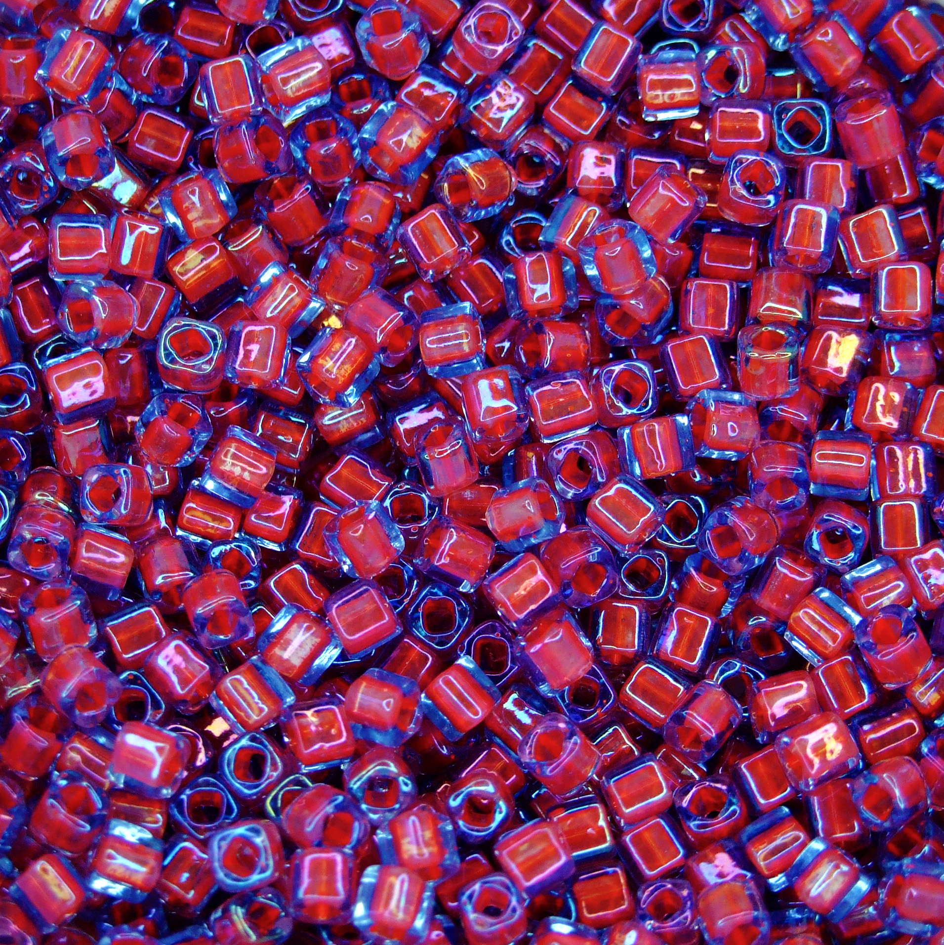 Toho Cube Beads 304 Inside Color Light Sapphire Hyacinth Lined 4mm beadsmouse.co.uk